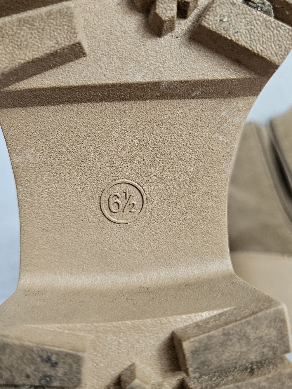 Universal Thread Taupe Chunky Lug Sole Chelsea Boots Size 6.5 - Picture 12 of 16